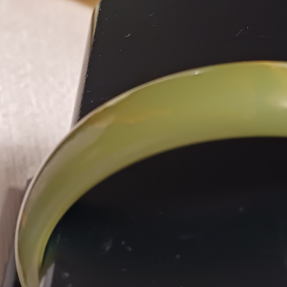 Vintage Marbled BAKELITE Green and Yellow Bracelet - Picture 2 of 5